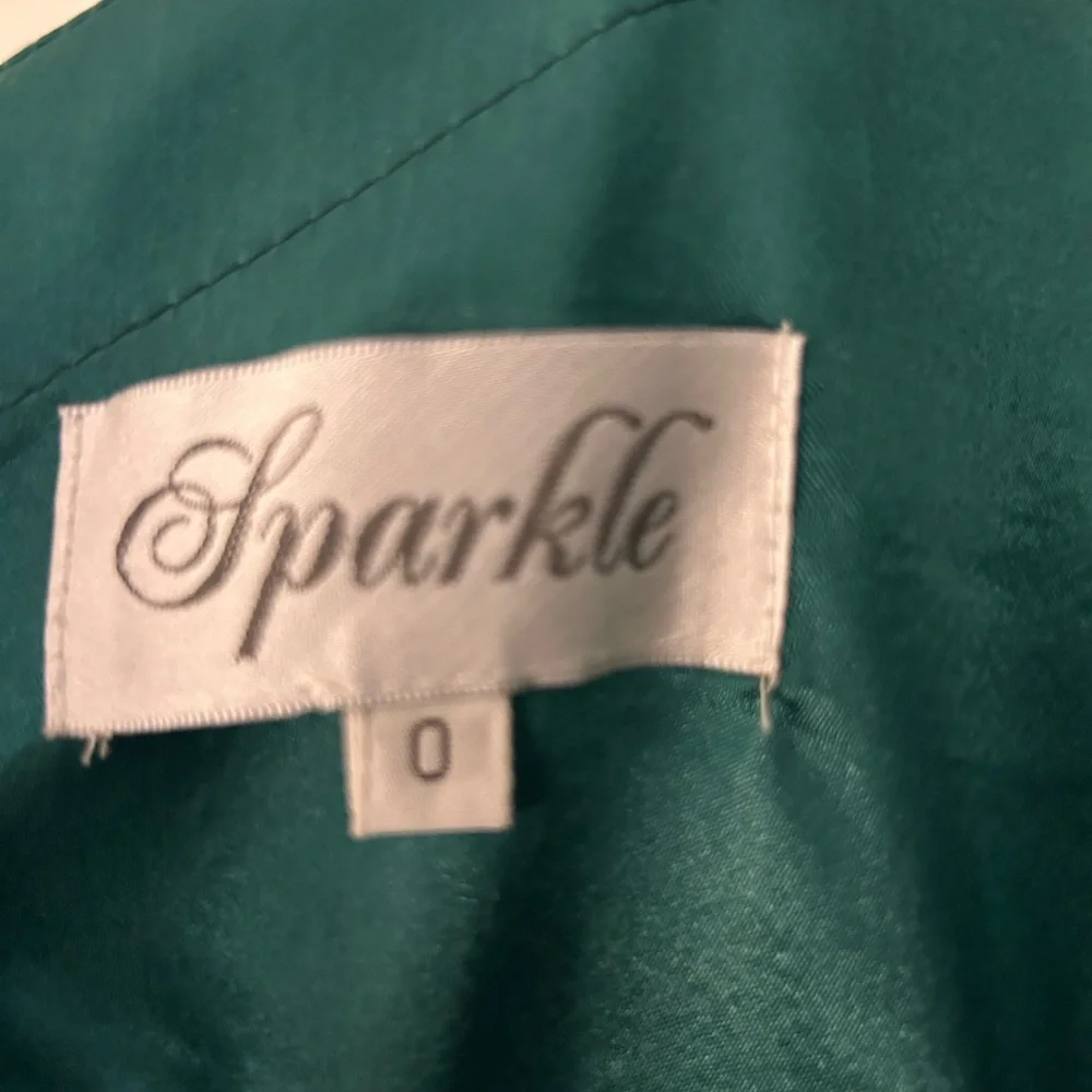 Elegant Emerald Green Prom Dress - Picture 6 of 12